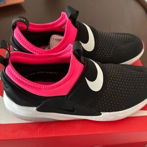 Nike joyride nova youth sneakers 5.5 women’s size 7